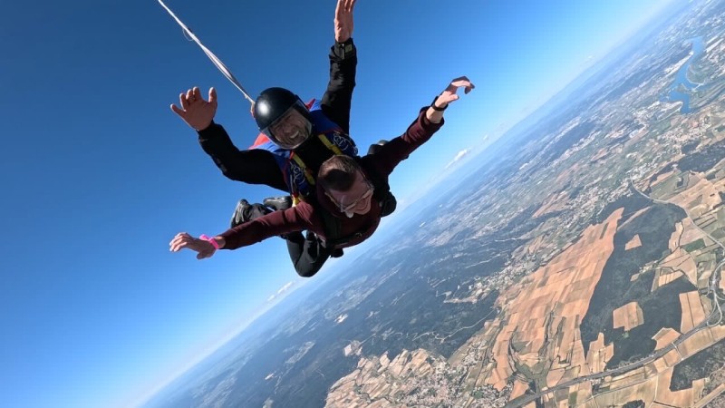 Parachute à Pujaut près d’Avignon dans le sud 