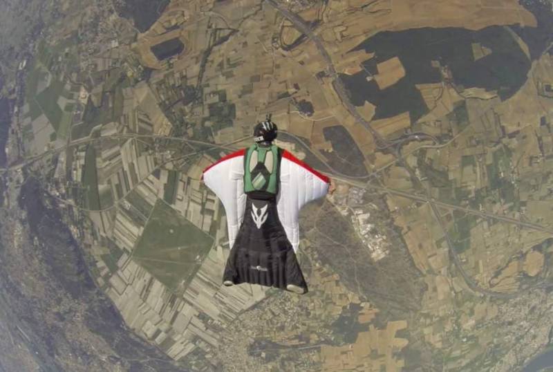 Wingsuit comment pratiquer et obtenir les différents brevets en France?